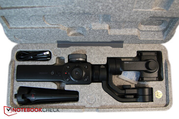 Gimbal, Stativ und USB-C-Kabel