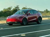 Das Tesla Model Y Standard mit roter Lackierung (Bildquelle: Moose/X)