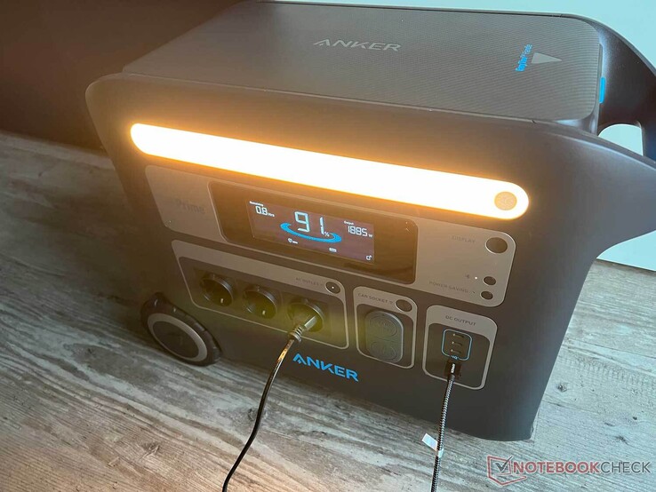 Integrierte LED-Leiste der Anker 767 Powerstation
