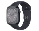 Die 45mm große Ausführung der Apple Watch Series 8 ist schon mit einem Rabatt von 74 Euro erhältlich (Bild: Apple)
