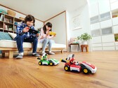 Mit Mario Kart Live: Home Circuit kann man mit ferngesteuerten Karts spielen, ganz ohne eine Strecke aus Plastik bauen zu müssen. (Bild: Nintendo)