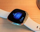 Die Fitbit Sense könnte die Blutdruckmessung in Form eines Updates spendiert bekommen.