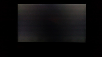 gleichmäßige Ausleuchtung mit minimalem Screen-Bleeding am unteren Rand