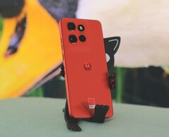 Motorola hat das Edge 50 Neo nochmal im Preis gesenkt und verkauft das Smartphone jetzt für 207 Euro (Bildquelle: Florian Schmitt)