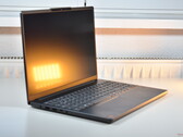 Das Lenovo IdeaPad Slim 3 15Q8X10 mit dem Qualcomm Snapdragon X (Bildquelle: Benjamin Herzig/Notebookcheck)