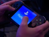 Mockup des gerüchteweise neuen PS6-Handhelds. (Bildquelle: Sony PlayStation mit Bearbeitungen)