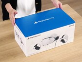 PlayStation VR 2 wird mit zwei Controllern und passenden Ohrhörern ausgeliefert, eine Kamera ist zur Nutzung nicht erforderlich. (Bild: Sony)