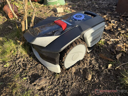 Sunseeker V1 hat sich außerhalb der Rasenfläche festgefahren