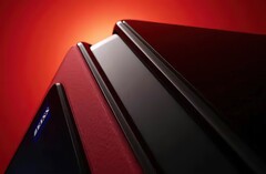 Das Vivo X Fold+ sieht dem regulären Vivo X Fold zwar recht ähnlich, offenbar wird das neue Modell aber auch in Rot angeboten. (Bild: Vivo)