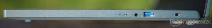 Rechts: Indikator-LEDs, 3.5-mm-Audio, USB-A 3.2 Gen1, Nano-Kensington