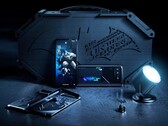 Die Asus ROG Phone 6 Batman Edition wird mit einem Batsignal-Projektor ausgeliefert. (Bild: Asus)