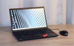 Das aktuelle Lenovo ThinkPad L15 AMD hat einen neuen Tiefpreis von 729 Euro erreicht (Bild: Sascha Mölck)