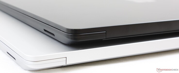 Schwarzer 13,5-Zoll Surface Laptop 3 (oben) vs. weißer 15-Zoll Surface Laptop 3 (unten)