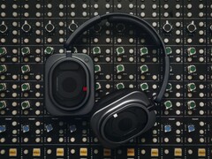 Die Nothing Headphone (1) Pro kombinieren drei Treiber pro Ohr mit adaptivem ANC und bis zu 68 Stunden Akkulaufzeit.
