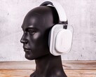 Das Nothing Headphone (a) sieht fast wie das Headphone (1) aus, nutzt aber mehr Kunststoff statt Aluminium.