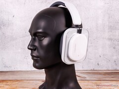 Das Nothing Headphone (a) sieht fast wie das Headphone (1) aus, nutzt aber mehr Kunststoff statt Aluminium.