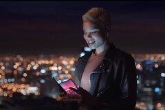So sieht Samsung unsere Zukunft: Faltbare Smartphones sind in der Mitte der Gesellschaft angekommen.