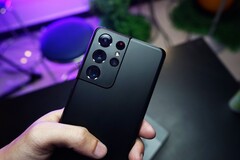 Das Samsung Galaxy S21, Galaxy S21+ und Galaxy S21 Ultra haben bereits Zugriff auf One UI 4.0. (Bild: Anh Nhat)