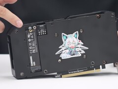 RTX 4060 mit M.2-Port von Asus (Bild: Asus, bearbeitet)