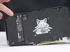 RTX 4060 mit M.2-Port von Asus (Bild: Asus, bearbeitet)