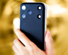 Das Mynus-Cover macht die Rückseite des iPhone 17 Pro komplett flach