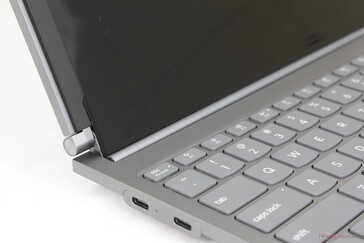 Die Scharniere wackeln nur minimal, aber es wird nicht empfohlen, den Winkel im erweiterten Modus zu verkleinern