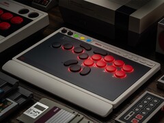 Der 8BitDo Arcade Controller Pro ist in der oberen linken Ecke mit einem Display ausgestattet