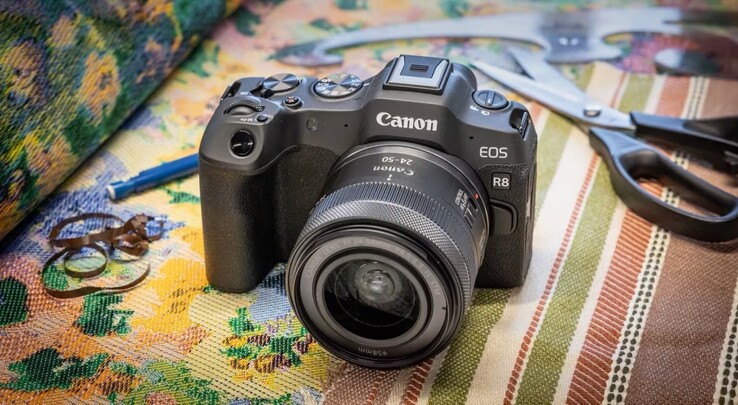 Der Nachfolger der abgebildeten Canon EOS R8 soll ein Retro-Design erhalten.