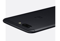 OnePlus zeigt nun selbst ein Bild vom OnePlus 5. Benchmarks bekräftigen 8 GB RAM.