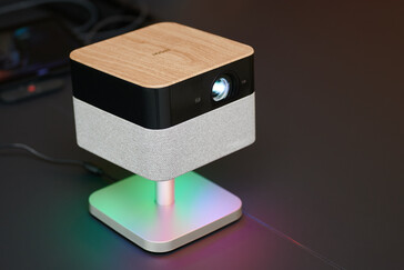 Projektion mit Lichteffekten in der Basis. (Bildquelle: Andreas Sebayang/Notebookcheck.com)