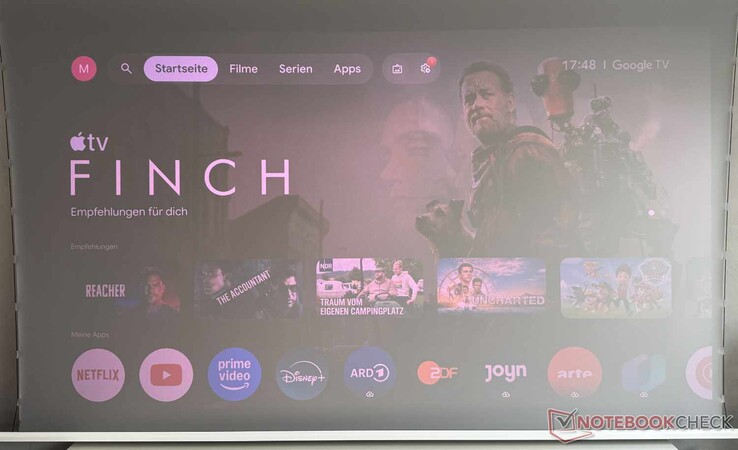 Google TV Oberfläche (bei Tageslicht)