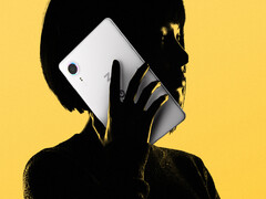 Das Legion Y700 Infinite soll mit bis zu 16 GB RAM und 1 TB Speicher erhältlich sein. Im Bild: ein Werbebild, das die Rückseite des Tablets zeigt.