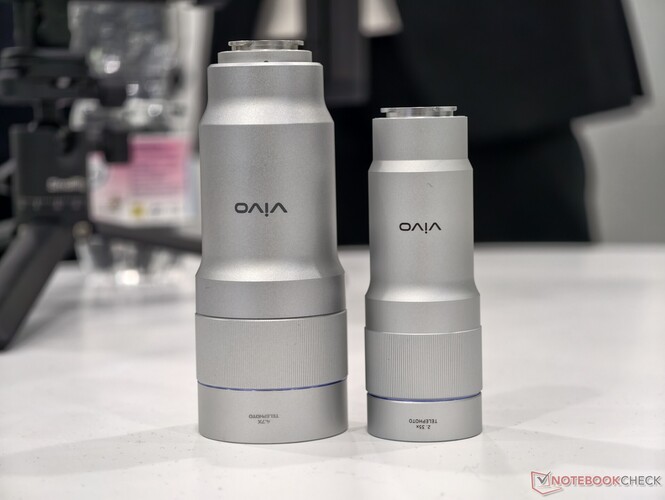 Die beiden Telekonverter für das Vivo X300 Ultra im Größenvergleich.