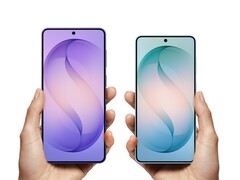 Bei der Displaygröße dürfte das Galaxy S27 Pro genau zwischen dem hier abgebildeten Galaxy S26 Plus (links) und dem Galaxy S26 (rechts) liegen