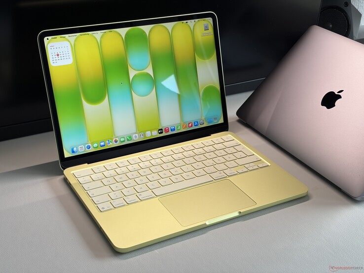 Apple MacBook Neo neben dem Apple MacBook Air M1