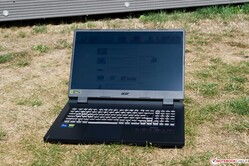 Acer Nitro 5 AN517-55-738R bei Sonnenschein
