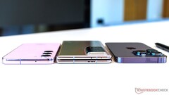 Das Honor Magic V2 im Vergleich mit klassischen Riegel-Smartphones. Das Magic V3 kommt wohl in einem ähnlich dünnen Gehäuse.