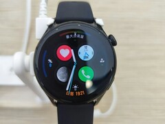 Die Huawei Watch 3, hier im ersten geleakten Realbild zu sehen, wird auch von einer eleganteren Huawei Watch 3 Pro begleitet. 