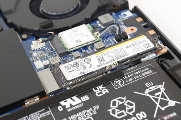 Primärer M.2-2280-PCIe4-x4-Slot mit demontiertem Kühlkörper