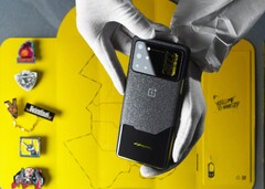 Das ist sie: Die OnePlus 8T Cyberpunk 2077-Edition des OnePlus 8T, die vorerst nur in China um umgerechnet 485 Euro in den Verkauf geht.