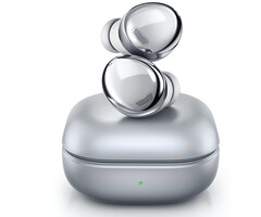In "Phatom Silver" machen die Galaxy Buds Pro optisch einiges her (Bild: Samsung)
