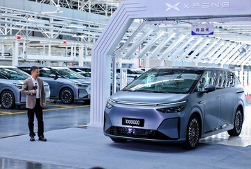 Der einmillionste Xpeng ist im Beisein von CEO He Xiaopeng vom Band gelaufen (Bild: Xpeng).