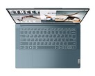 Das Lenovo Yoga Slim 7 soll Kunden vor allem durch ein erstklassiges OLED-Display überzeugen. (Bild: Lenovo)
