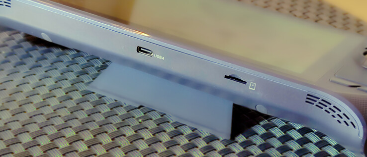 Unten: USB 4 und microSD