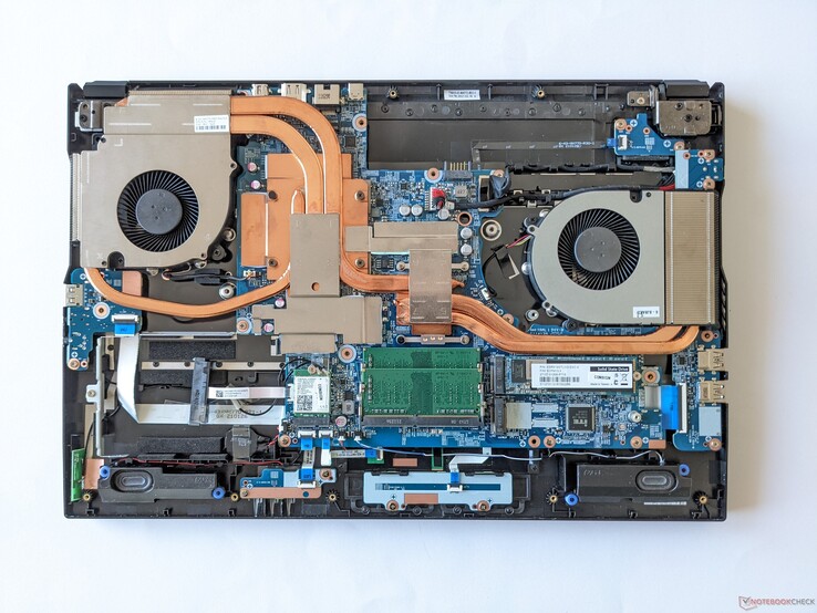 je zwei RAM- & SSD-Steckplätze im bauähnlichen Gigabyte A7 (Quelle: Notebookcheck)