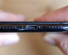 Dieses iPhone X besitzt einen USB-C-Port, der sowohl zum Aufladen als auch zum Daten übertragen genutzt werden kann. (Bild: geeken / ebay)