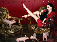 Oppo R17/R17 Pro: Fantasy New Year Fashion Show mit Emma Dumont