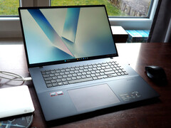 Asus VivoBook 18 (Bild: Florian Glaser)