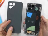 Das Fairphone 4 überlebt den Durability-Test von JerryRigEverything und brilliert auch im simplen-Teardown für Dummies.