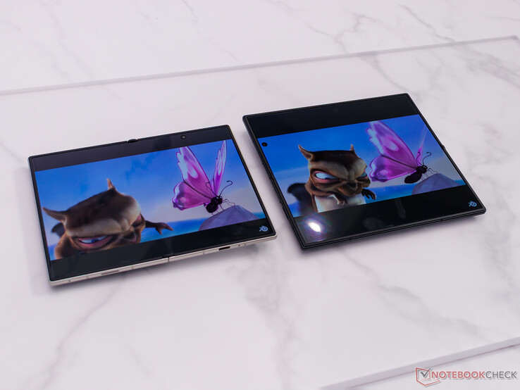 Der breitere 4:3 Formfaktor des Galaxy Z Fold8 gegenüber dem quadratischen Look des Ultra-Modells ist besser für Inhalte geeignet.